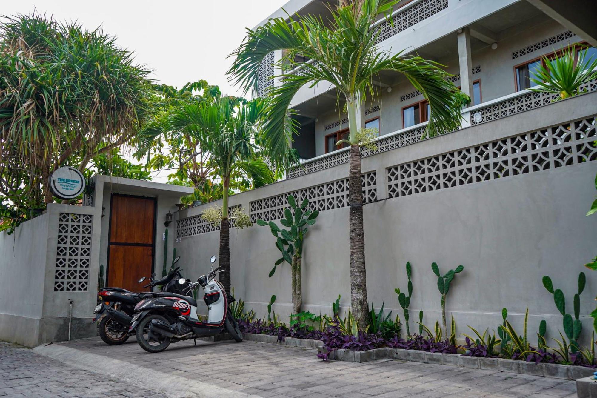 The Breeze Stay And Surf Canggu  Exterior photo