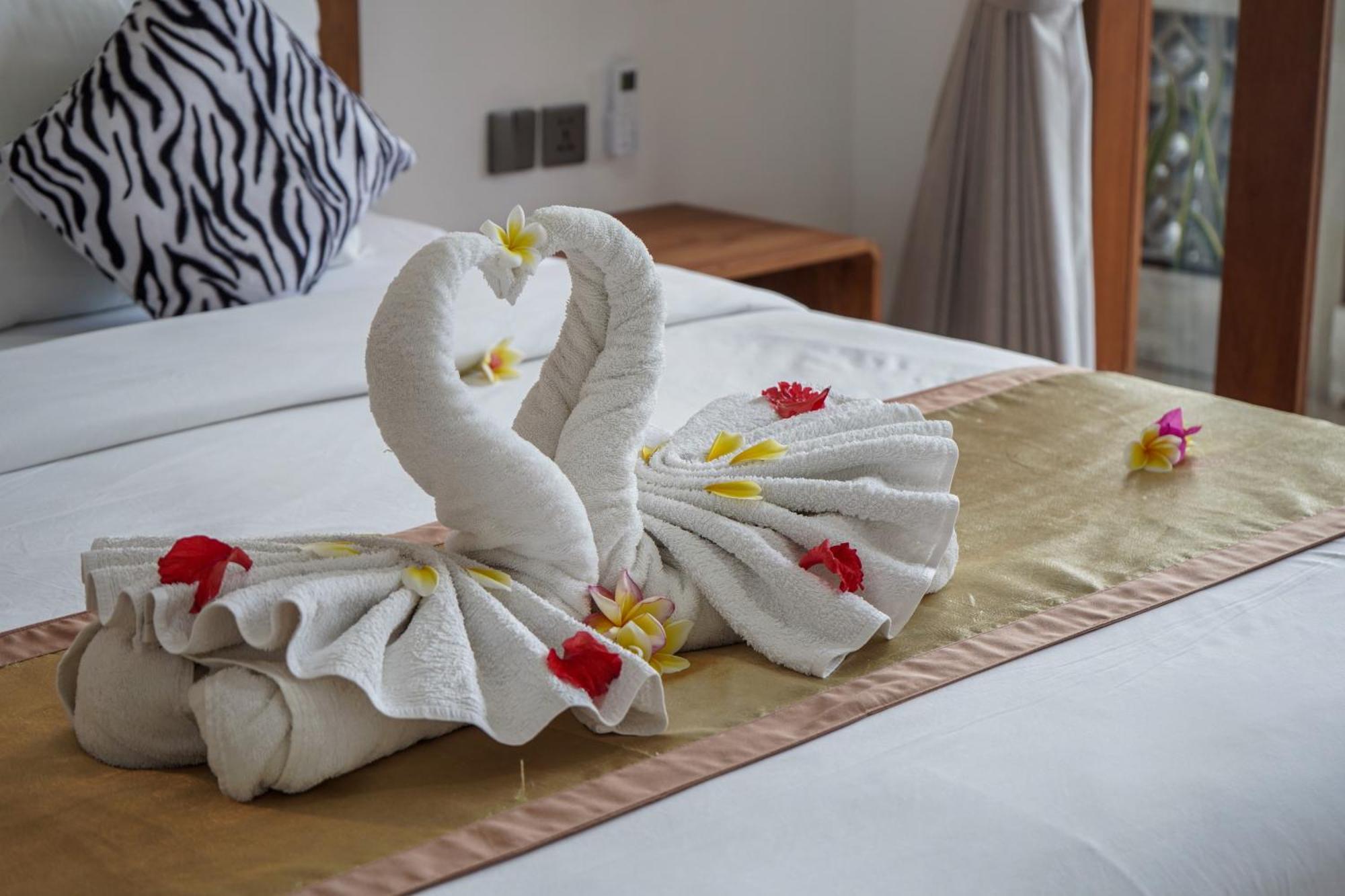 The Breeze Stay And Surf Canggu  Exterior photo