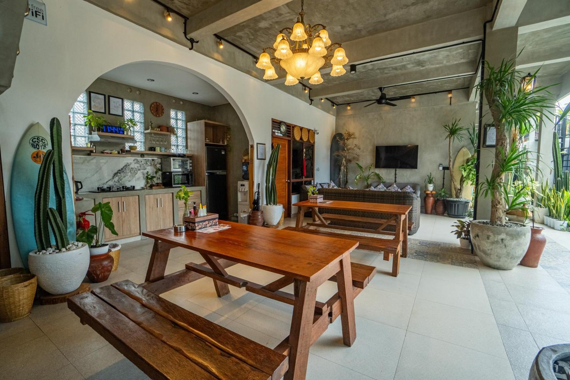 The Breeze Stay And Surf Canggu  Exterior photo